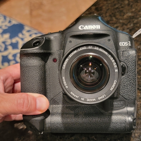 Canon EOS-1D Mark II 8.2MP Digital SLR Camera Lens 28-80mm & Charger - Picture 3 of 15